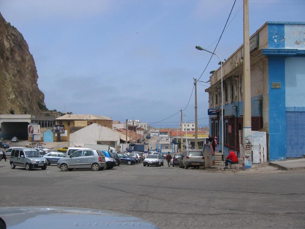ORAN MAI 2006 B11 LA PECHERIE ET LE TUNNEL D ACCES A LA CORNICHE.JPG